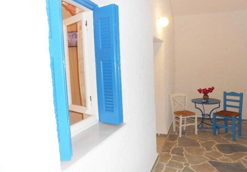 هتل Livanios Studios