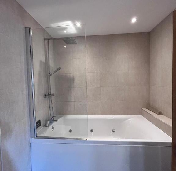 بنسيون The White Hart Inn