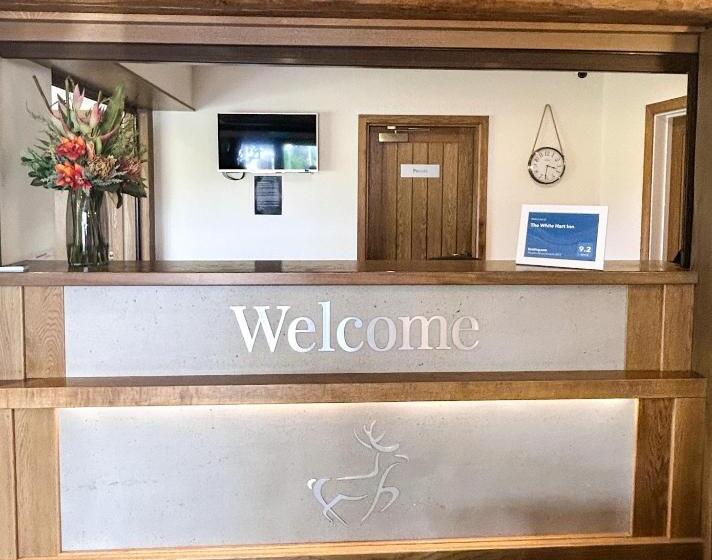 بنسيون The White Hart Inn