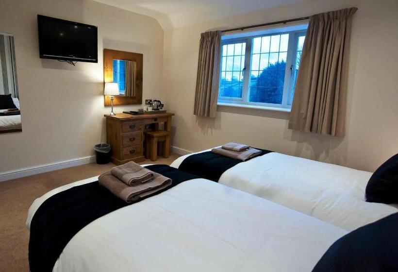 بنسيون The White Hart Inn