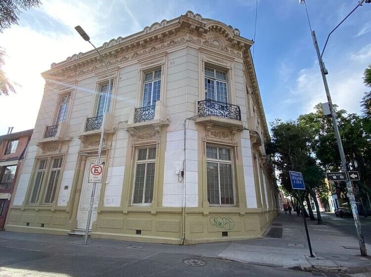 هتل Casa Marina Huérfanos