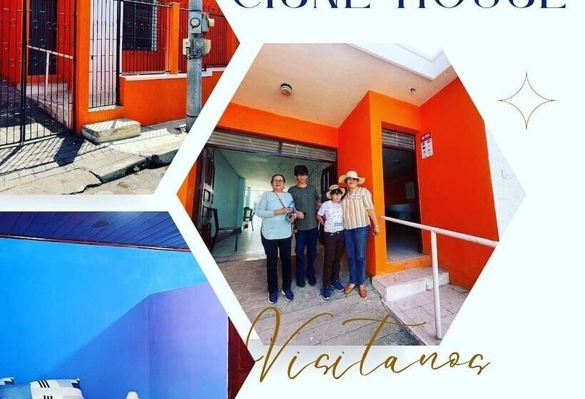 هتل Hostal Cisne House