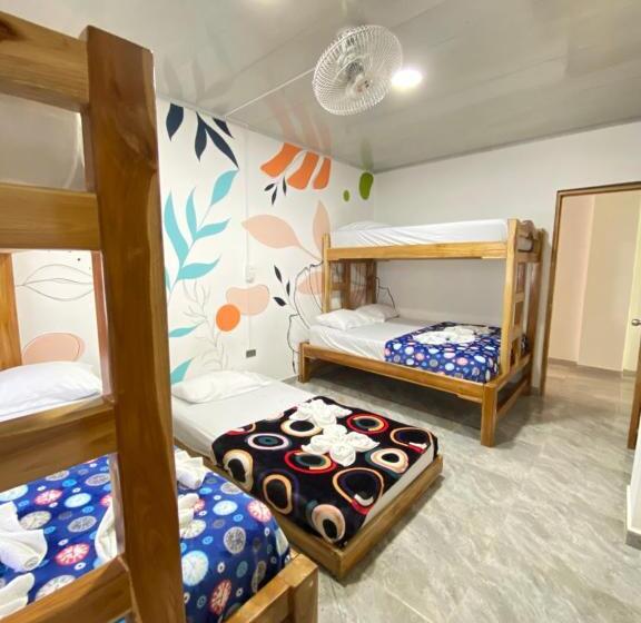 هتل Hostal Las Flores