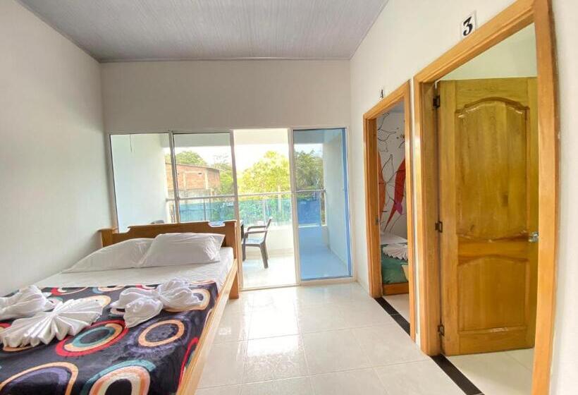 هتل Hostal Las Flores