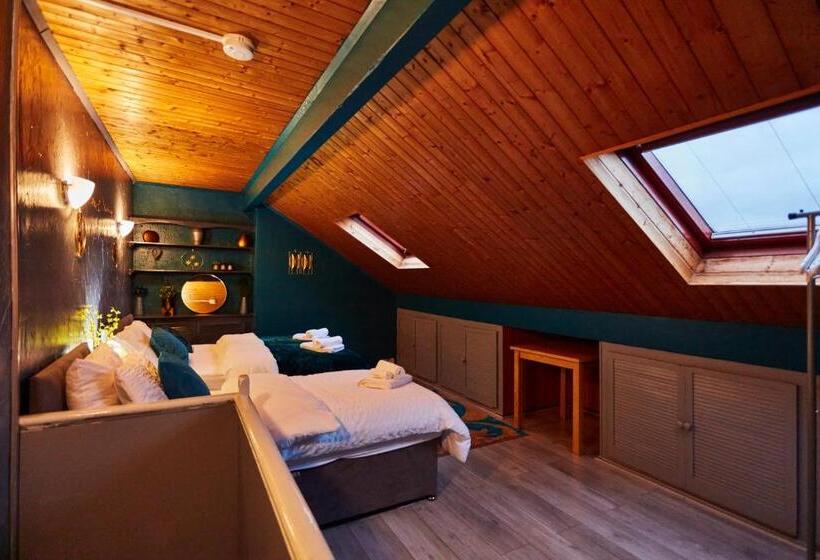 펜션 Home Away From Home Entire 2 Bedroom House