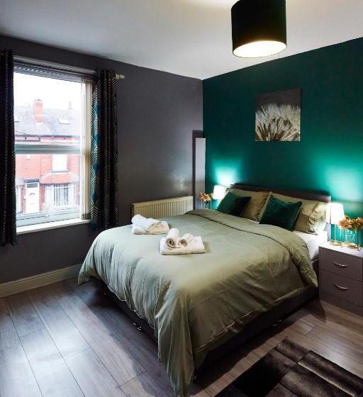 펜션 Home Away From Home Entire 2 Bedroom House