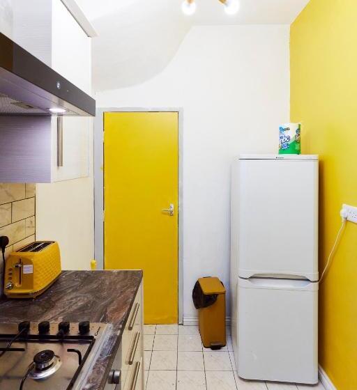 펜션 Home Away From Home Entire 2 Bedroom House