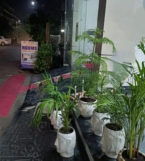 호텔 Hare Krishna Ambiance Vbn