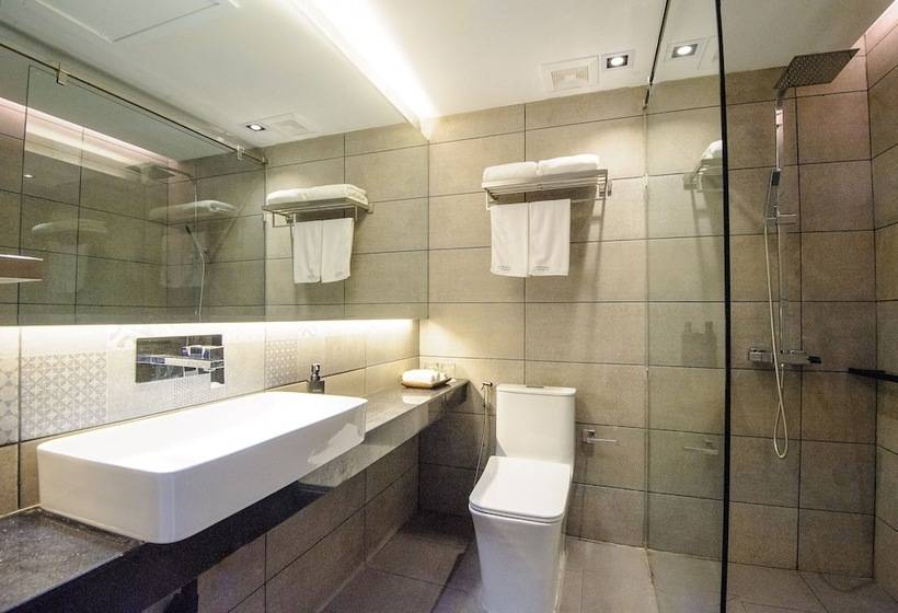 Glow Park Hotel Grand Royal Palace