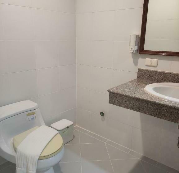 فندق Baan Thara Guesthouse