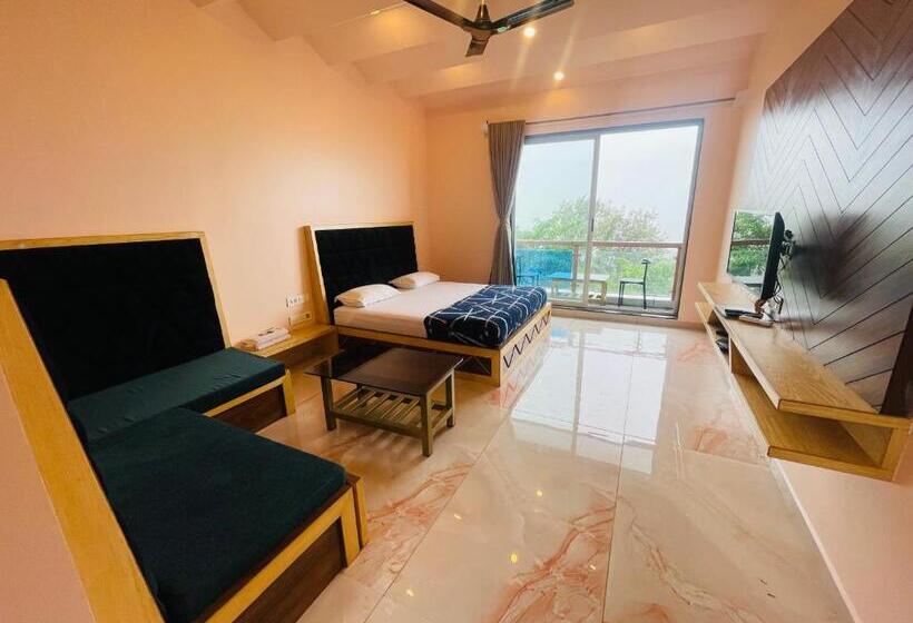 فندق Natural Resort Panhala