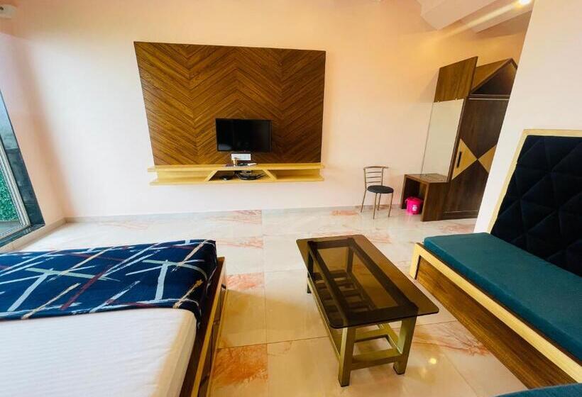 فندق Natural Resort Panhala