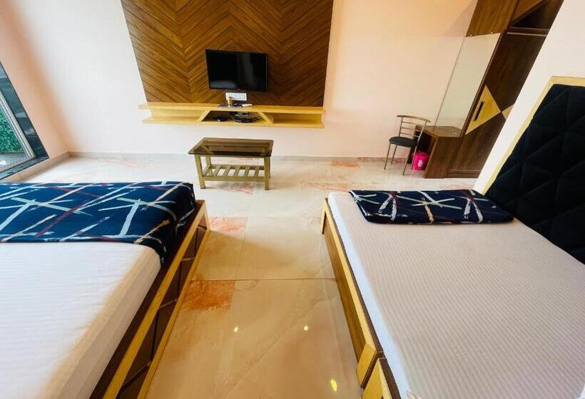 فندق Natural Resort Panhala