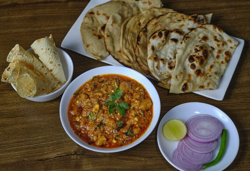 Отель Comfort Inn , Statue Of Unity