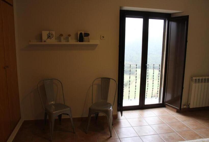 Castell De Ceuró. Hotel Rural