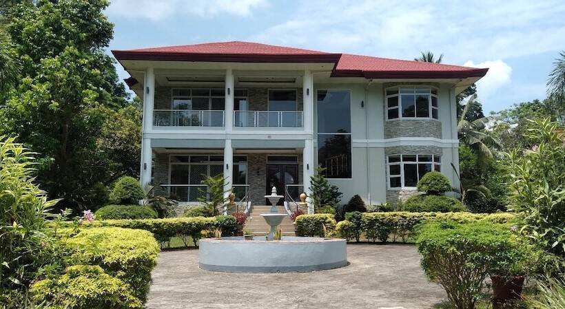 فندق صغير Camiguin Lanzones Resort