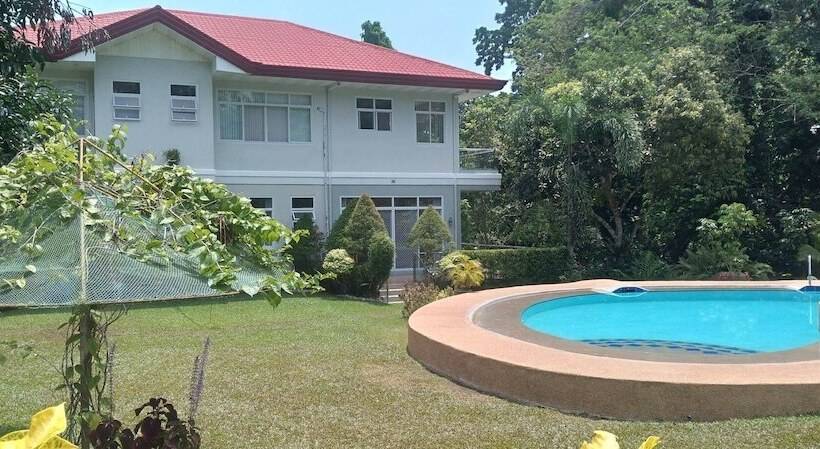 فندق صغير Camiguin Lanzones Resort