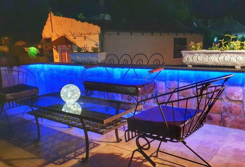 هاستل Castello Inn