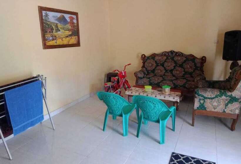 בית מלון כפרי Spot On 91371 Wisma Nadira