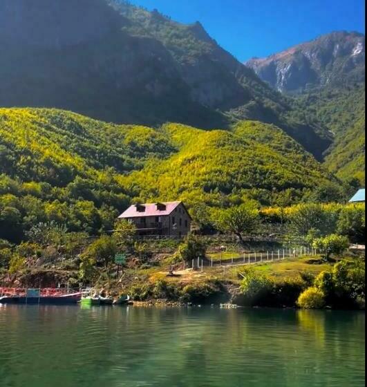 هتل Guest House Aprripe Guri