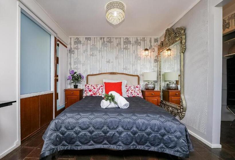 1770 Sovereign Lodge Retreat