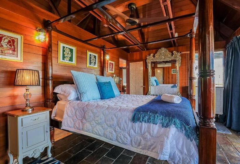 1770 Sovereign Lodge Retreat