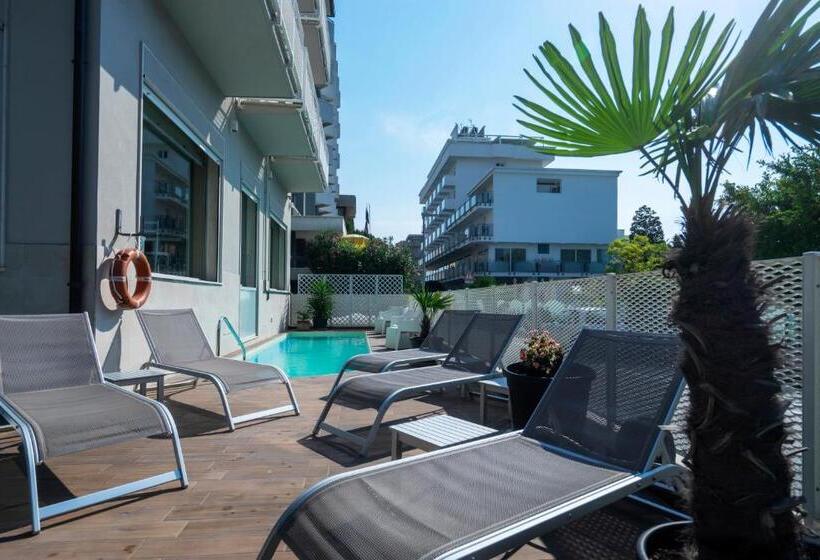 هتل Daniel Apartments