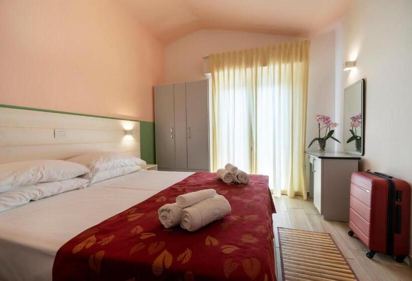 هتل Daniel Apartments