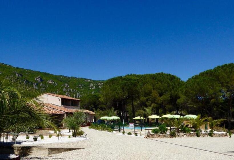 Отель Auberge Val Moureze Hôtel & Spa