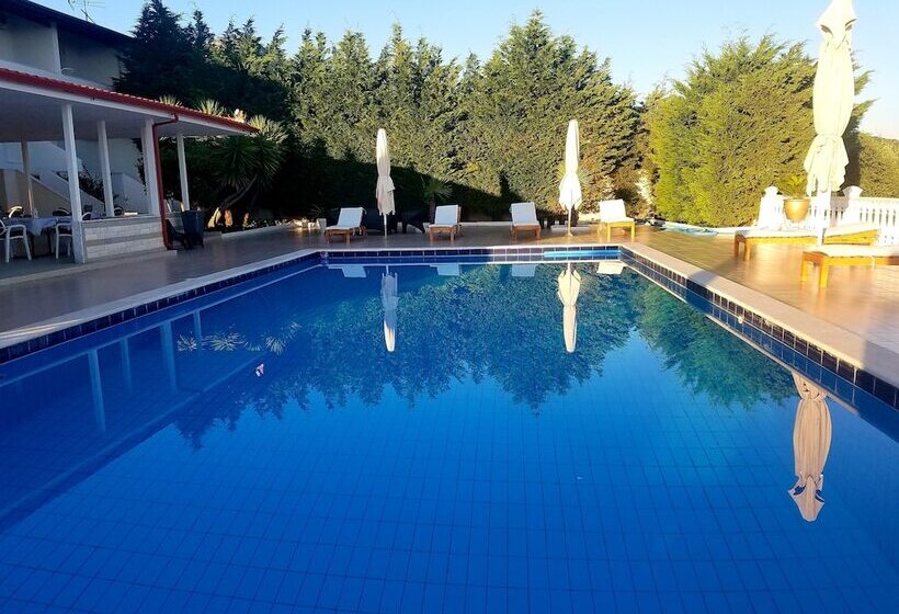 هتل Relax Dhermi