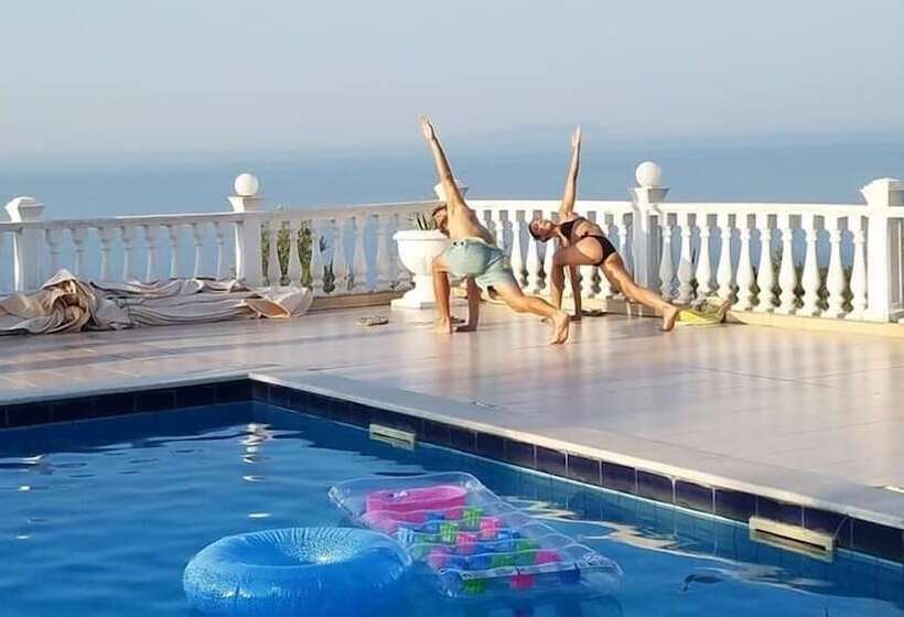 هتل Relax Dhermi