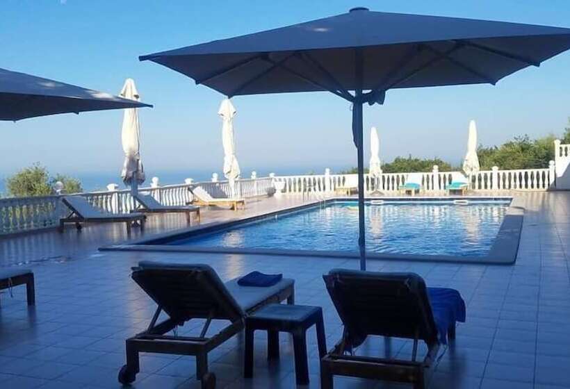 هتل Relax Dhermi