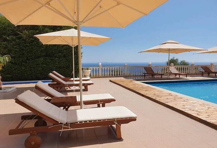 هتل Relax Dhermi