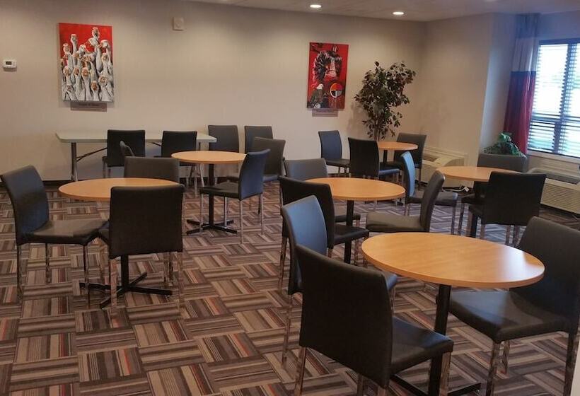 Microtel Casselman