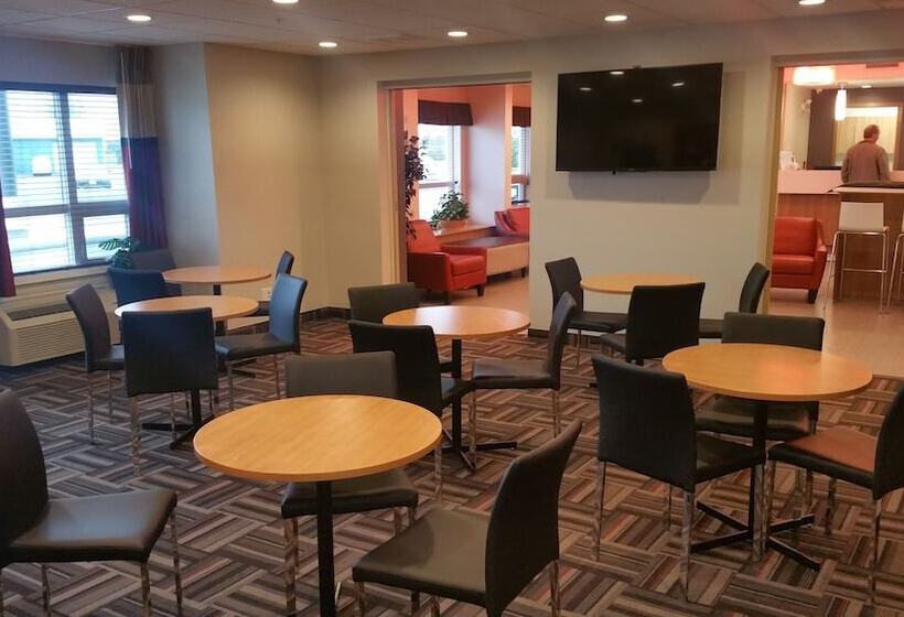 Microtel Casselman