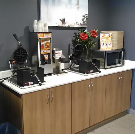 Microtel Casselman