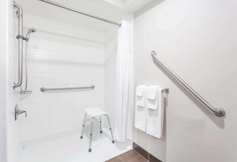 Microtel Casselman