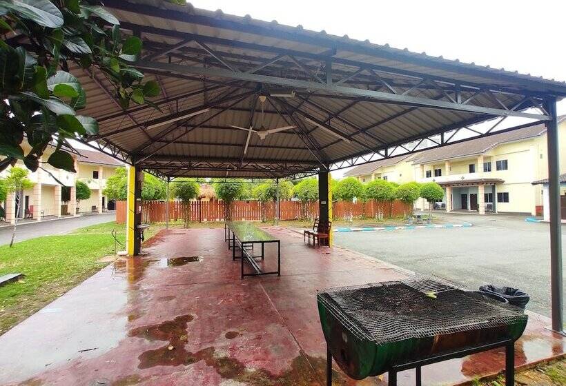 مُتل Shell Out Cenang Beach Resort