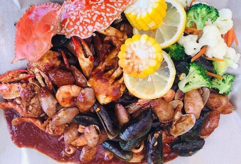 مُتل Shell Out Cenang Beach Resort