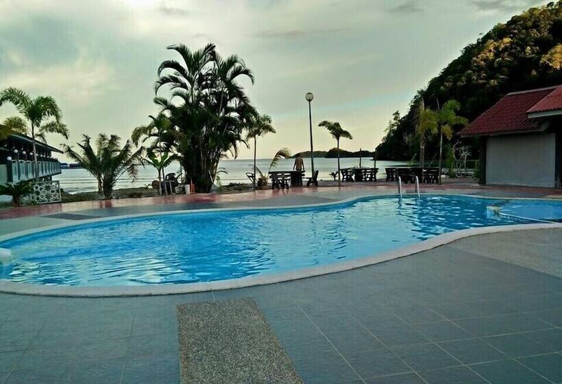 Penarak Bamboo Beach Motel