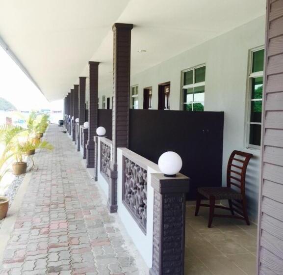 Penarak Bamboo Beach Motel