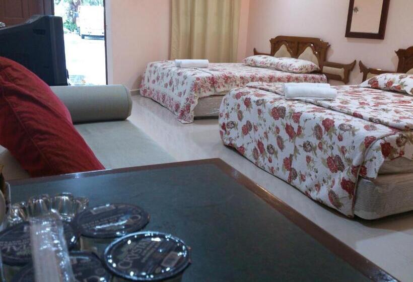 Penarak Bamboo Beach Motel