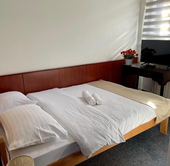 تختخواب و صبحانه Sobe Na Jošanici