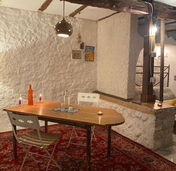 Shotgun Hostel & Guesthouse