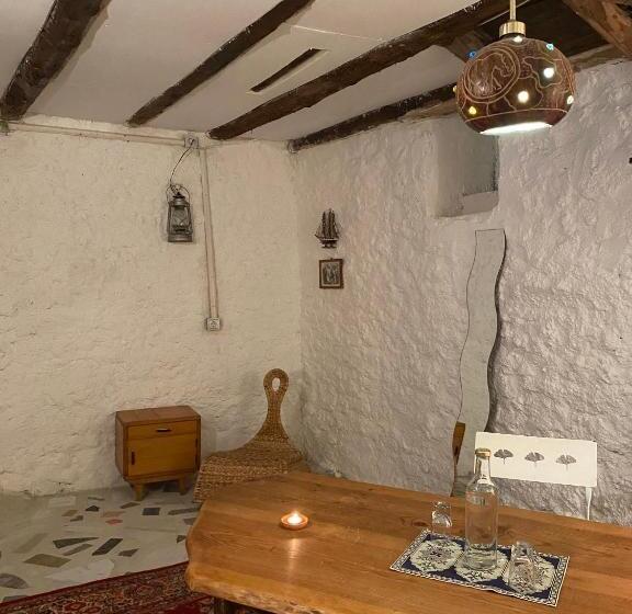 Shotgun Hostel & Guesthouse
