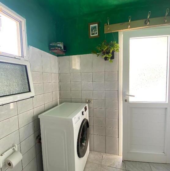 Shotgun Hostel & Guesthouse