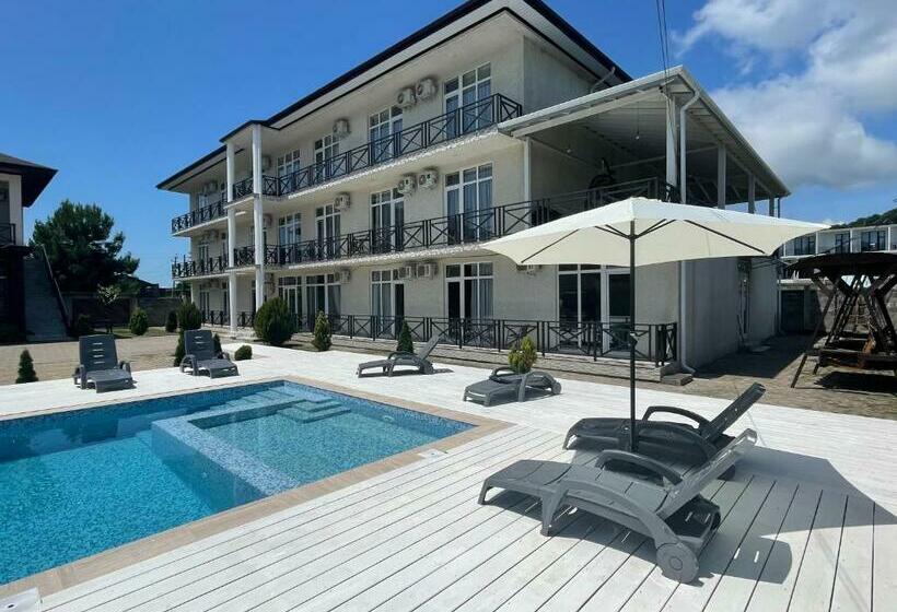 هاستل бугенвиллея