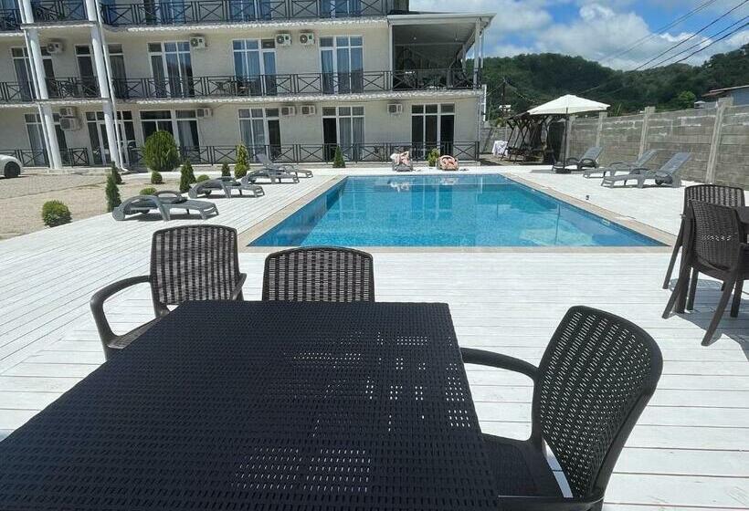 هاستل бугенвиллея