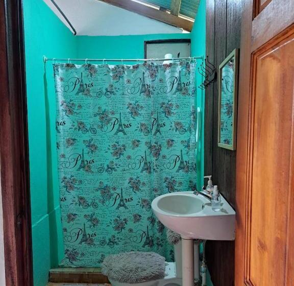 مبيت وإفطار Posada Rio Celeste In