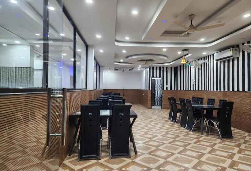 酒店 Golden Park Inn